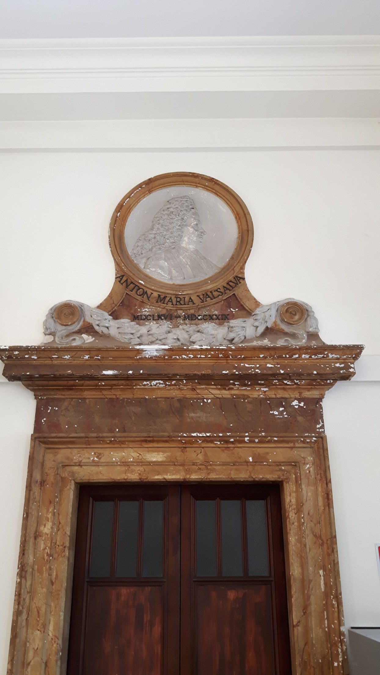 Antonio Maria Valsalva's bas-relief medallion, Rome - 01.jpg